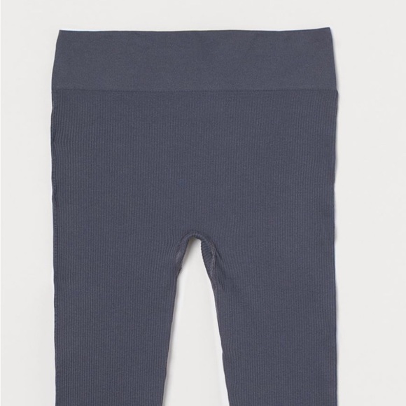 Grey active leggings( full length) + Crop tank - Picture 2 of 5